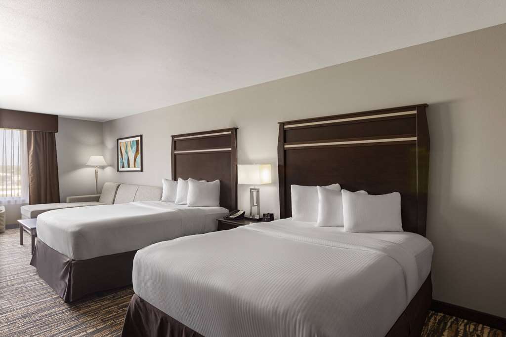 La Quinta Inn & Suites by Wyndham Sioux Falls - photo 36