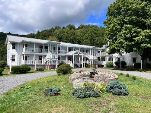 Mountain Quest Inn — Marlinton — photo 4