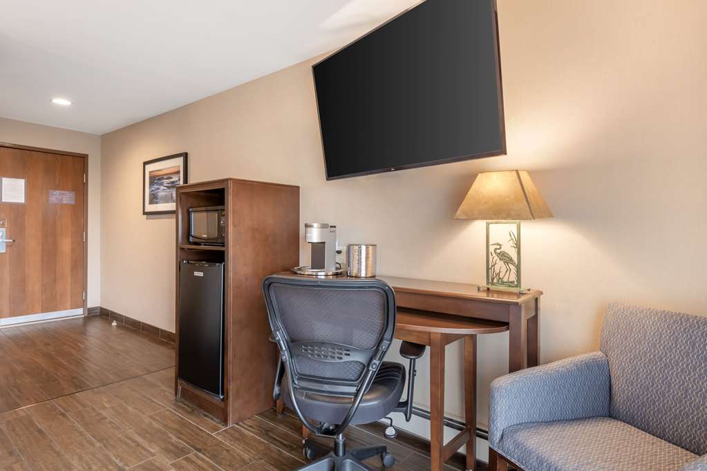 Best Western Plus Superior Inn - photo 17