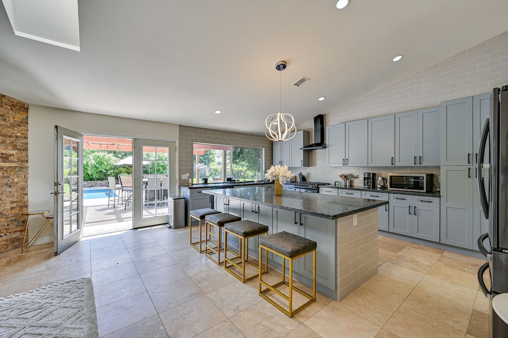 California Getaway w Private Outdoor Pool in Escondido, United States