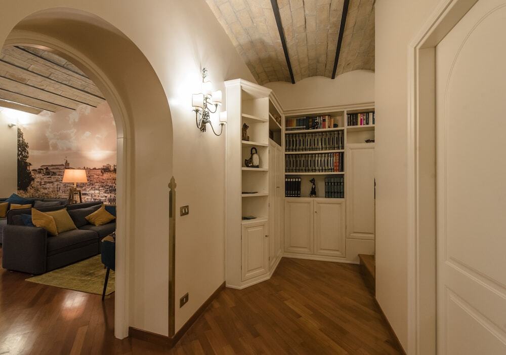Maison Trevi — 4-Star Luxury Hotel in Rome, Italy