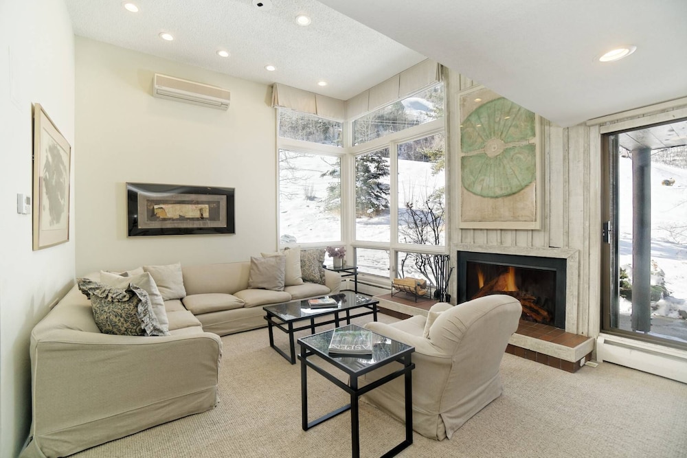 Mountain Queen 01 — 4-Star Luxury Hotel in Aspen, United States