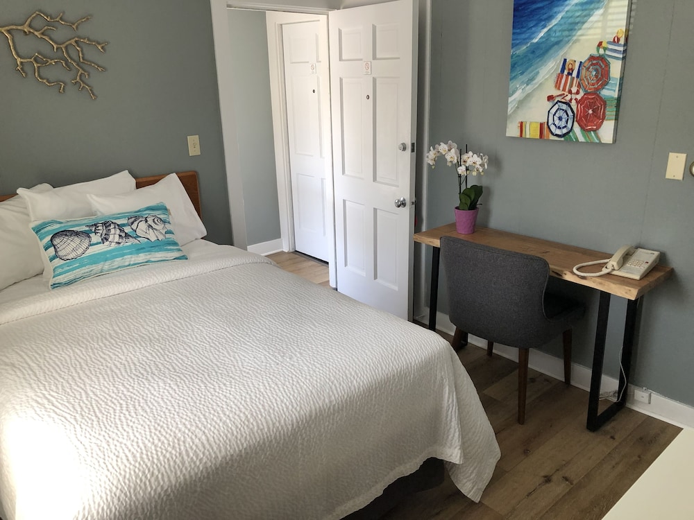 Hyannis Inn - photo 15