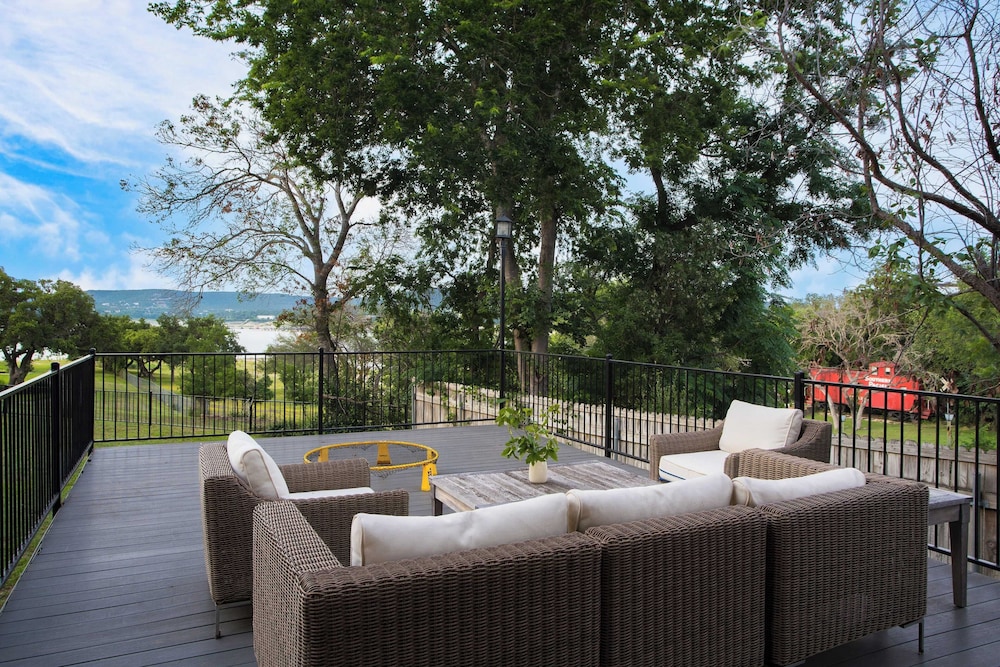 Travis by Avantstay Waterfront Lake Retreat - photo 27