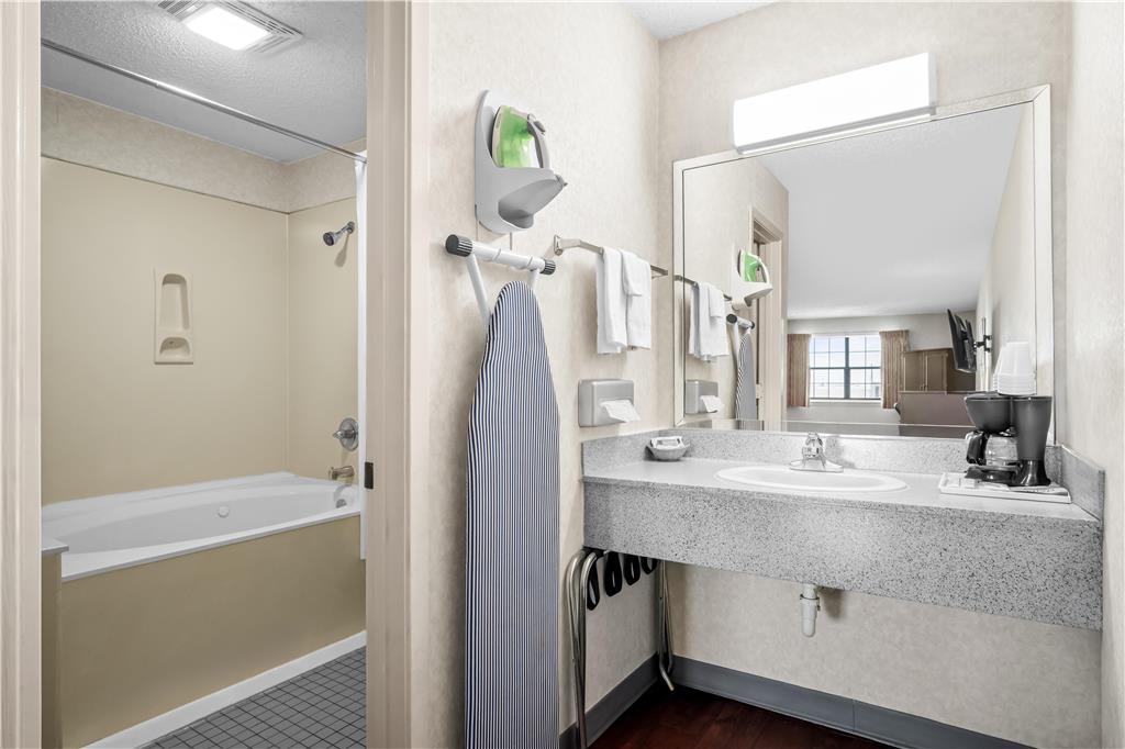Americas Best Value Inn Midlothian Cedar Hill - photo 23