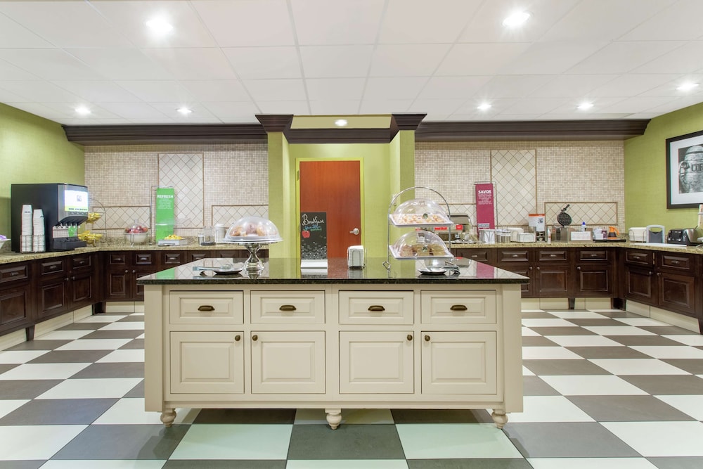 Hampton Inn & Suites Albany Airport - photo 23