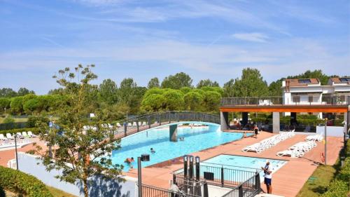 Homely Flat With Private Garden and Common Pool — 4-Star Luxury Hotel in San Michele Al Tagliamento, Italy