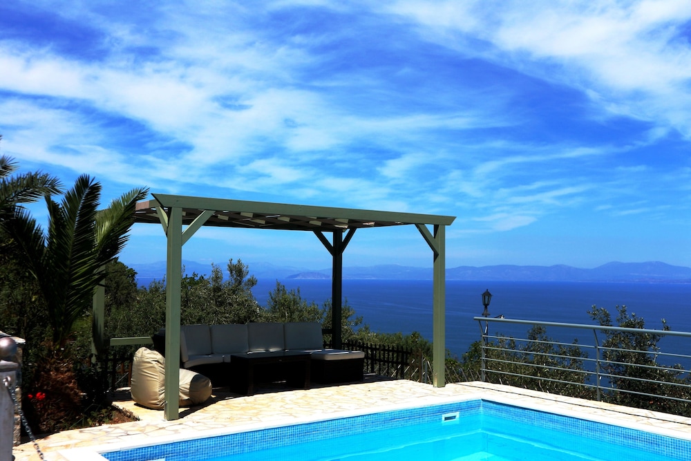 Dio Escapes Houses in Leonidio, Greece