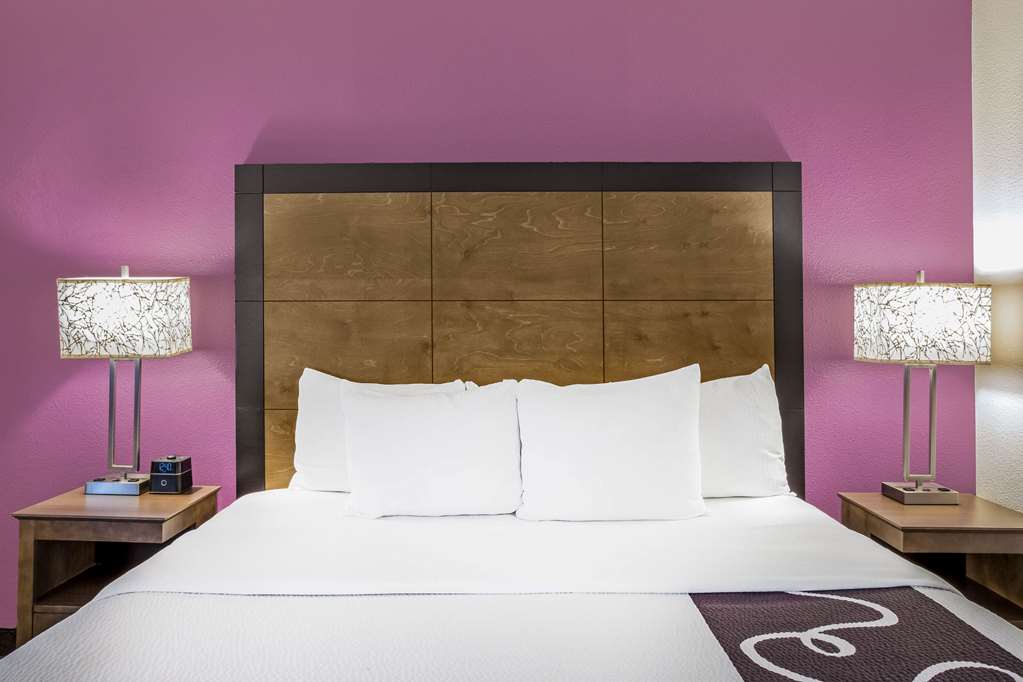 La Quinta Inn & Suites by Wyndham Hartford Bradley Airport - photo 26