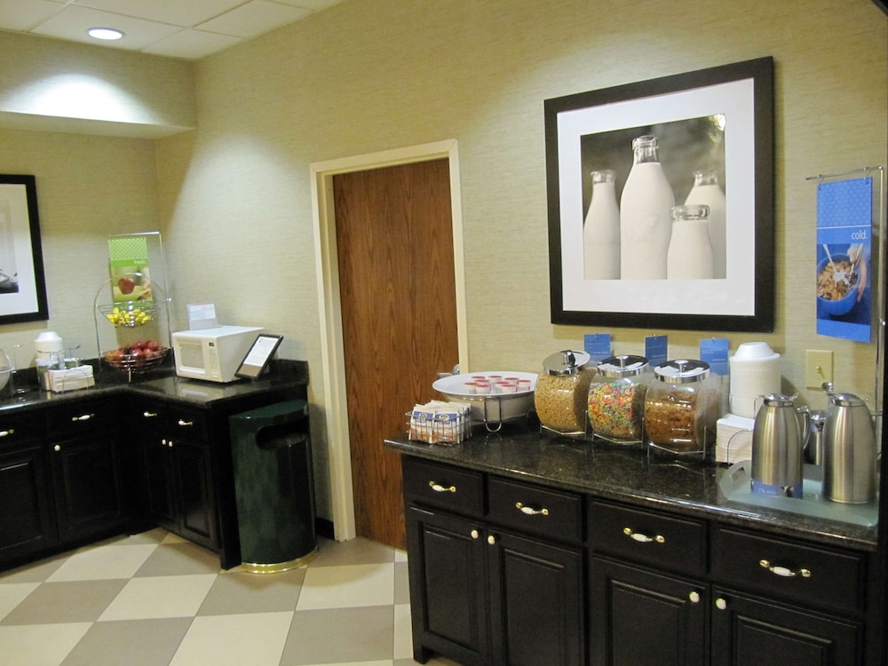 Hampton Inn Lindale Tyler - photo 33