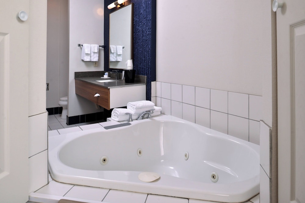 Fairfield Inn & Suites by Marriott Beloit - photo 26