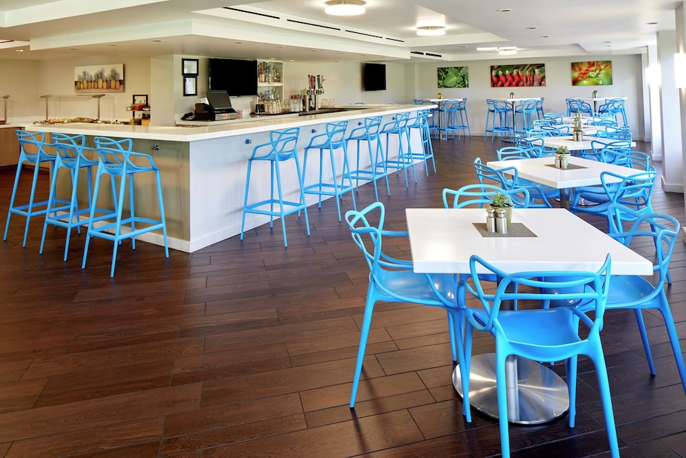 DoubleTree by Hilton Hotel Alana Waikiki Beach - photo 68