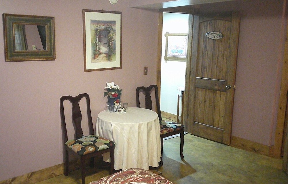 Lil Black Bear Inn - photo 49
