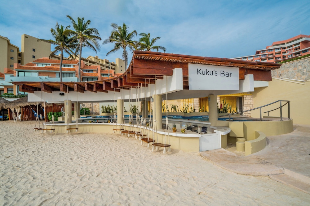Poolside bar