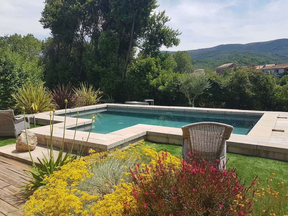 Couvent d'Hérépian - carbon neutral hotel in Herepian