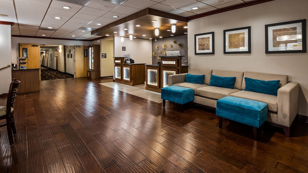 Clarion Pointe Near Medical Center - photo 8