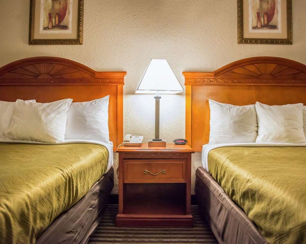 Econo Lodge Panama City St. Andrews - photo 10