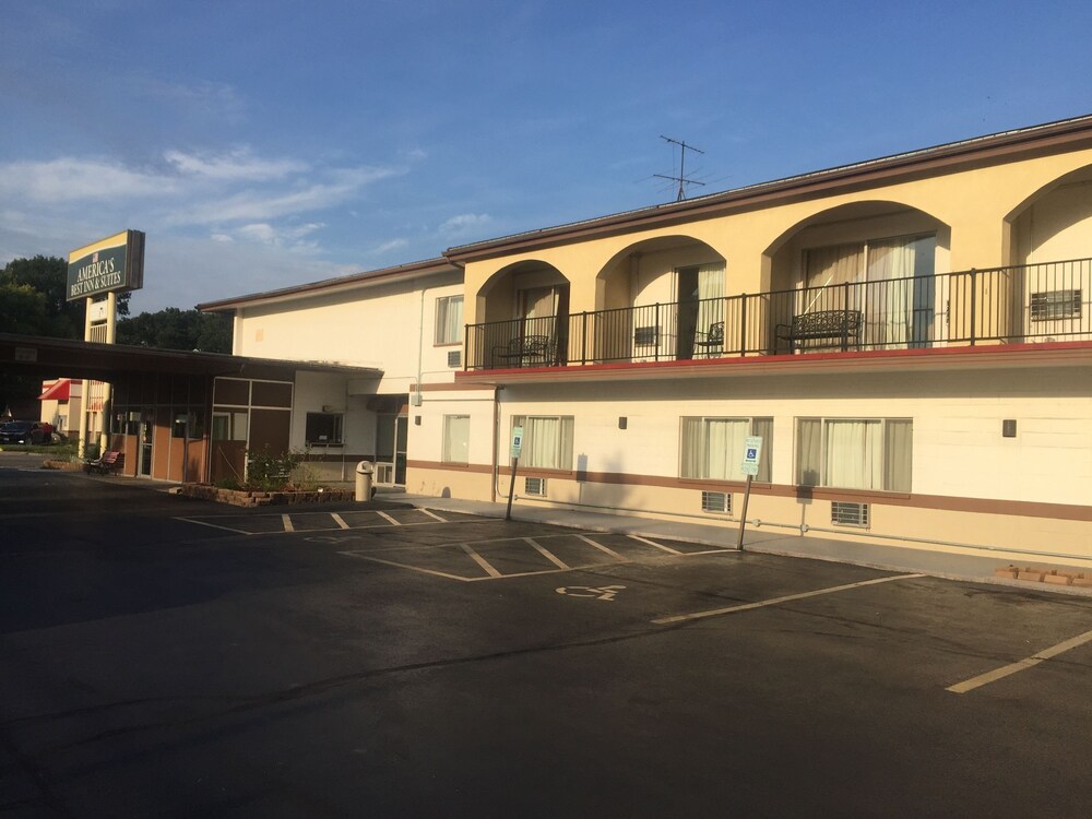 America's Best Inn Urbana Champaign - photo 20