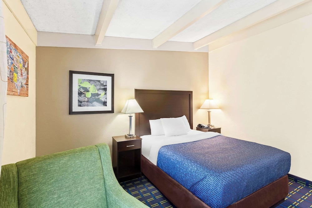 Econo Lodge Waynesboro Skyline Drive - photo 6