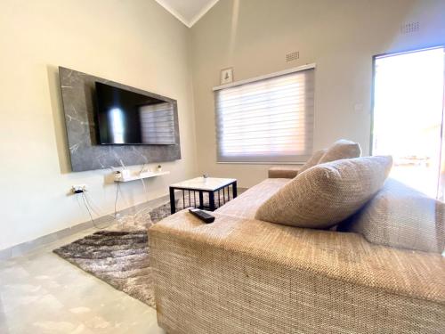 Down Town Delight 2BR Budget Retreat — 4-Star Luxury Hotel in Gaborone, Botswana