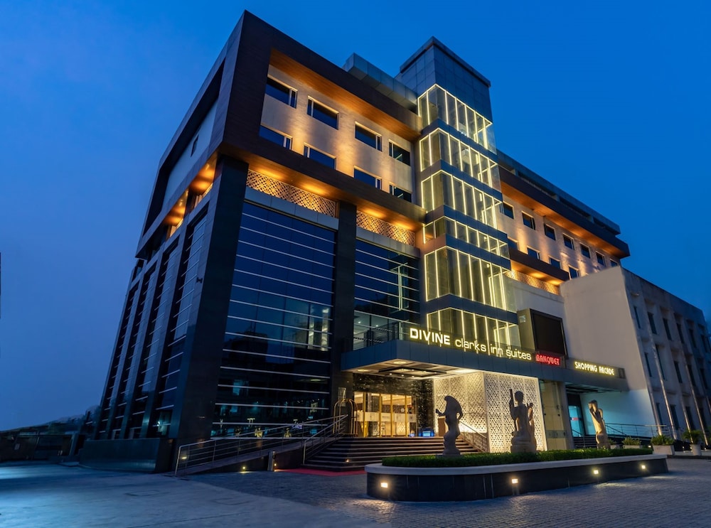 Divine Clarks Inn Suites in Thanesar, India