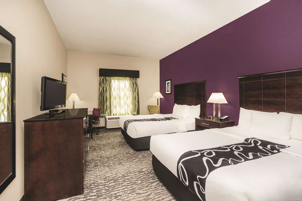 La Quinta Inn & Suites by Wyndham Louisville East - photo 8