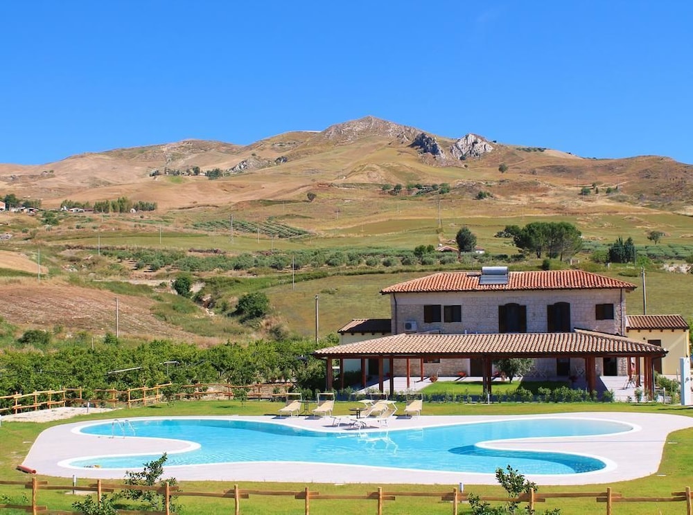 Tenuta Lanza Il Mulino — 4-Star Luxury Hotel in Caltanissetta, Italy