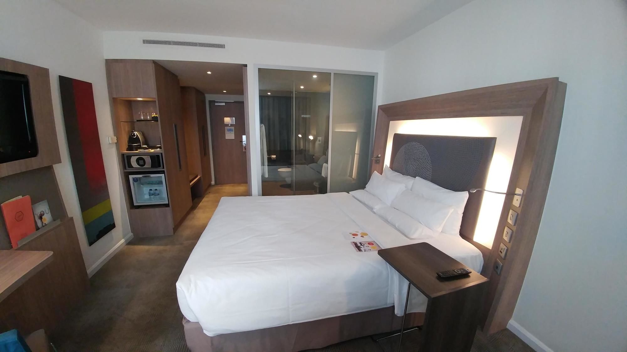 Novotel London Heathrow Airport T1 T2 and T3 — hotel near London Heathrow Airport
