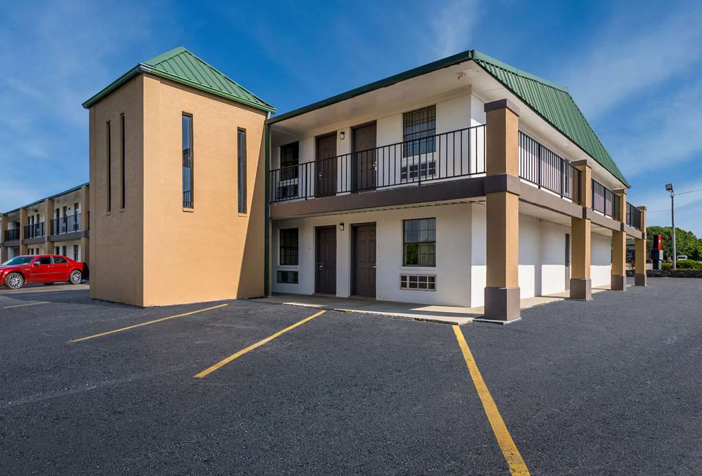 Econo Lodge Brownsville - photo 3