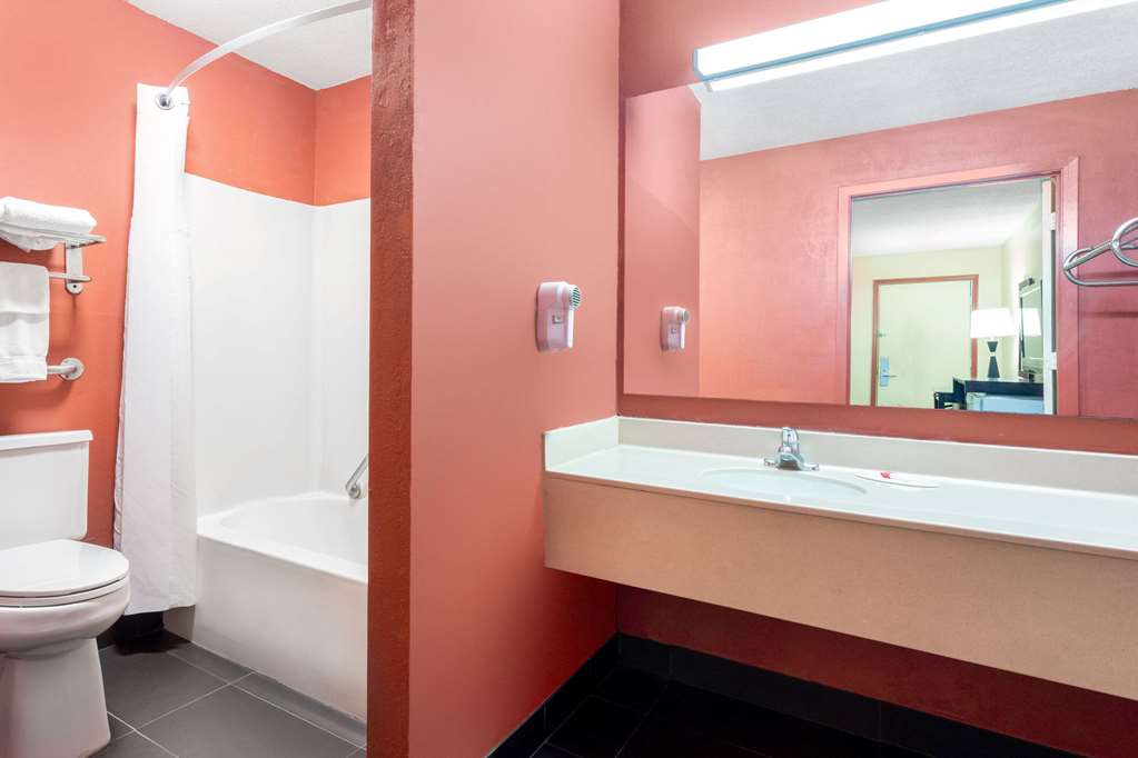 Travelodge by Wyndham Richmond IN - photo 25
