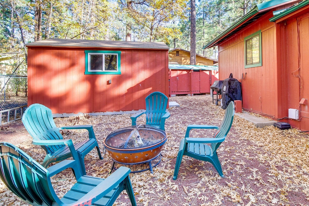 Pinetop lakeside Cabin Rental: Porch & Fire Pit - photo 7