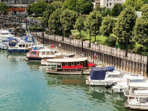 Charming 2 Room Flat Near Paris — hotel in Nogent-Sur-Marne