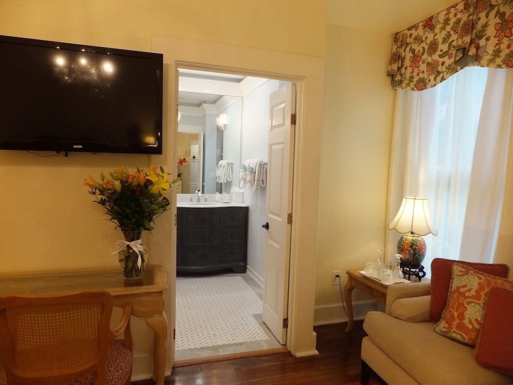 The Kenwood Inn - photo 32