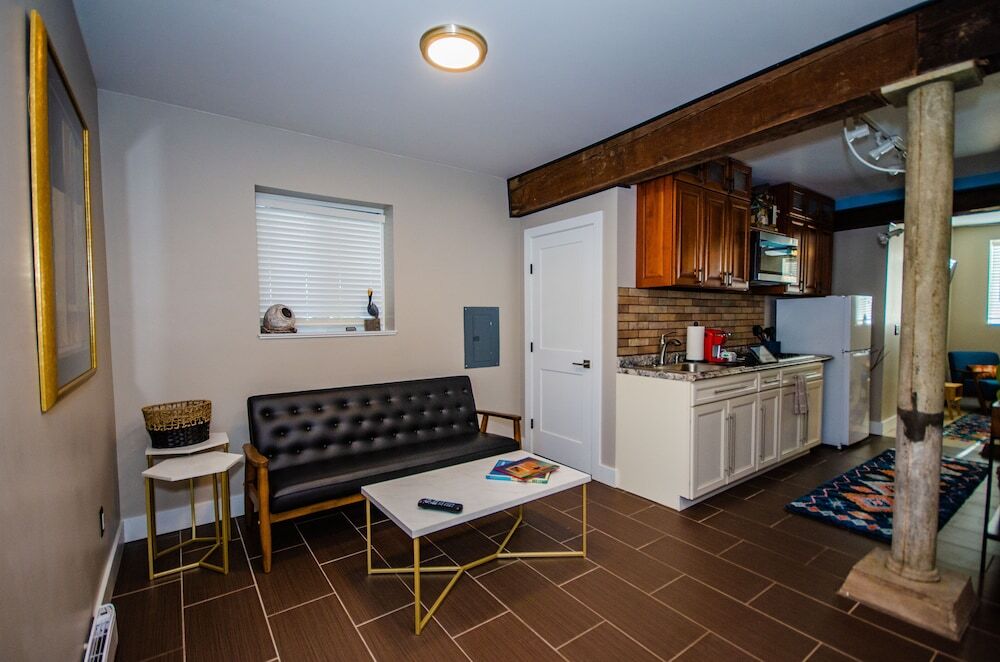 Tobacco Warehouse Inn - photo 16