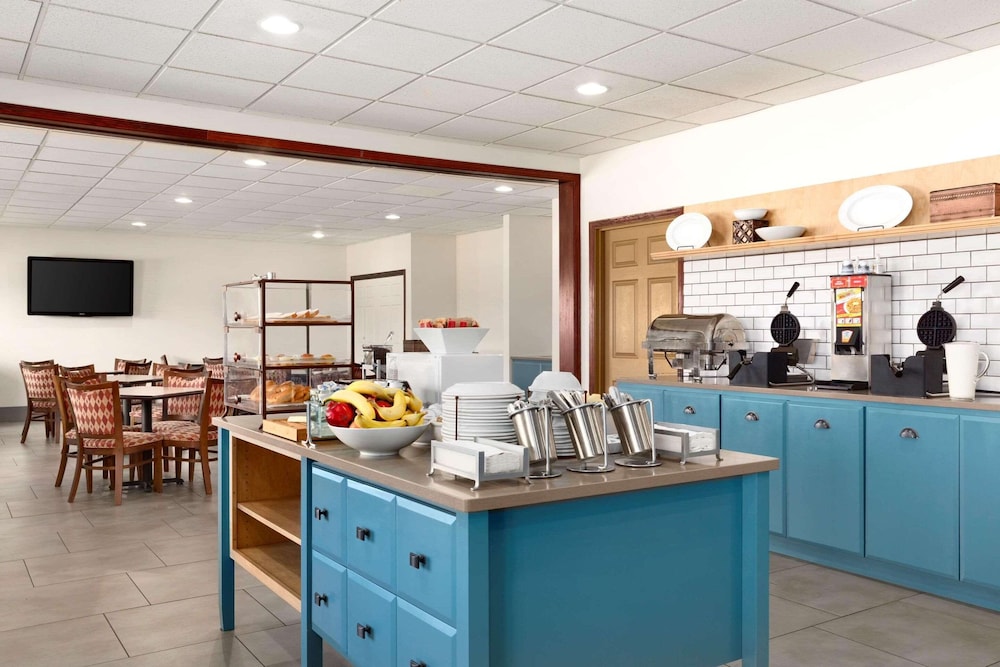 Country Inn & Suites By Radisson Kearney NE - photo 24