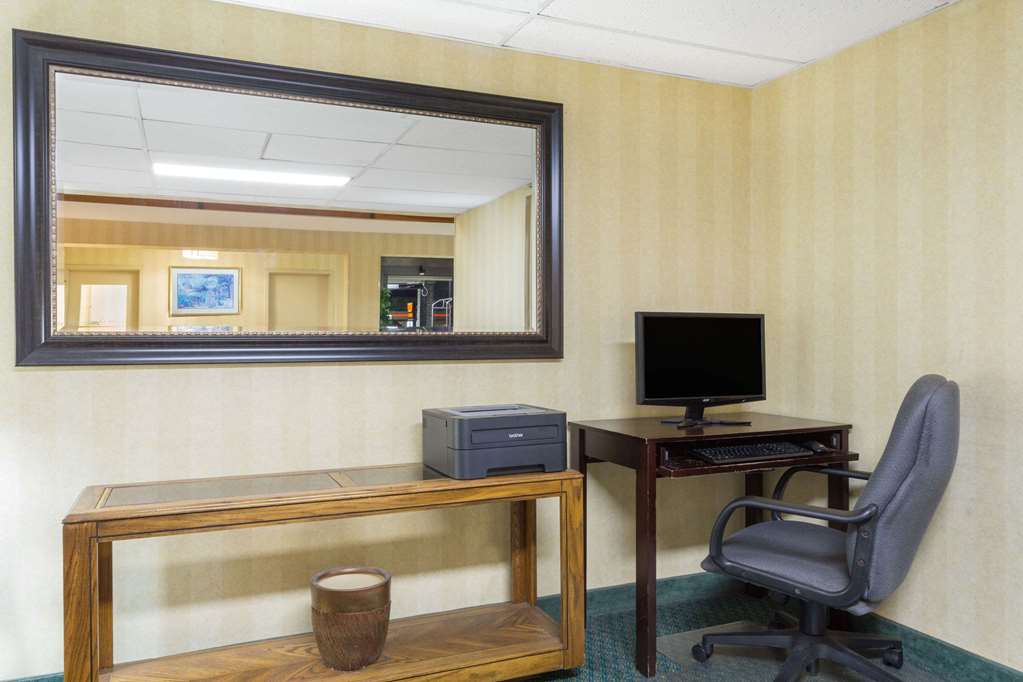 Super 8 by Wyndham Bentonville - photo 15