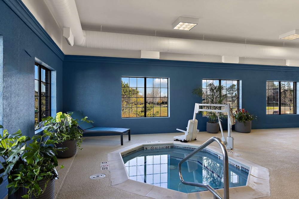 Hampton Inn & Suites by Hilton Petoskey - photo 52