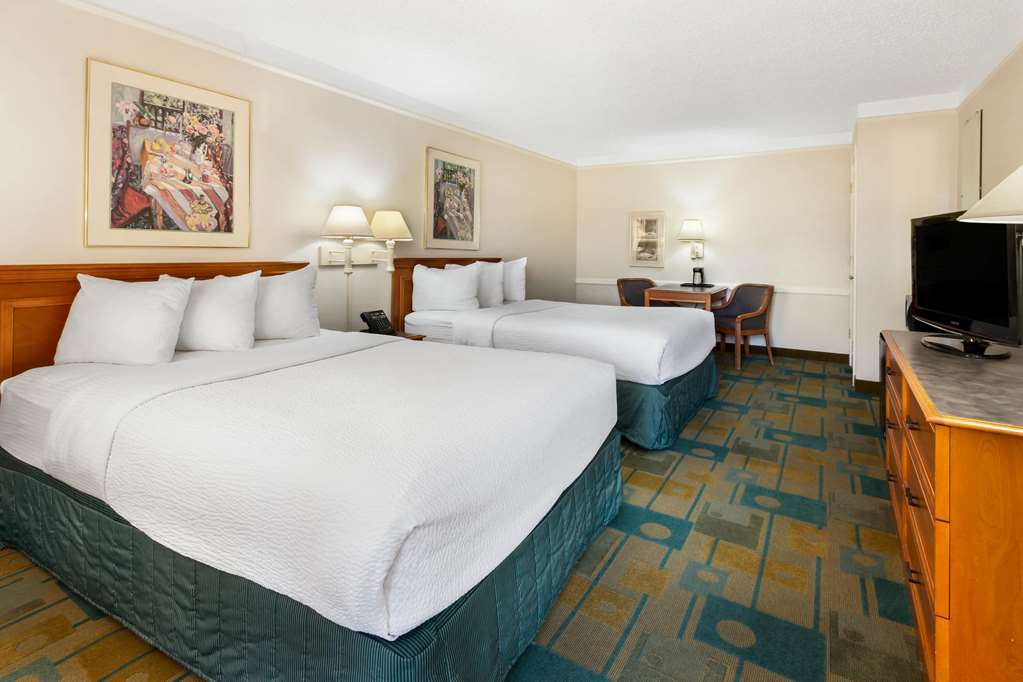 La Quinta Inn by Wyndham Albuquerque Northeast - photo 23