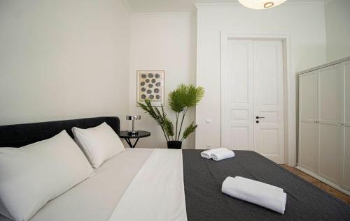 Chic 3BR Apt Near Fabrika By Wehost