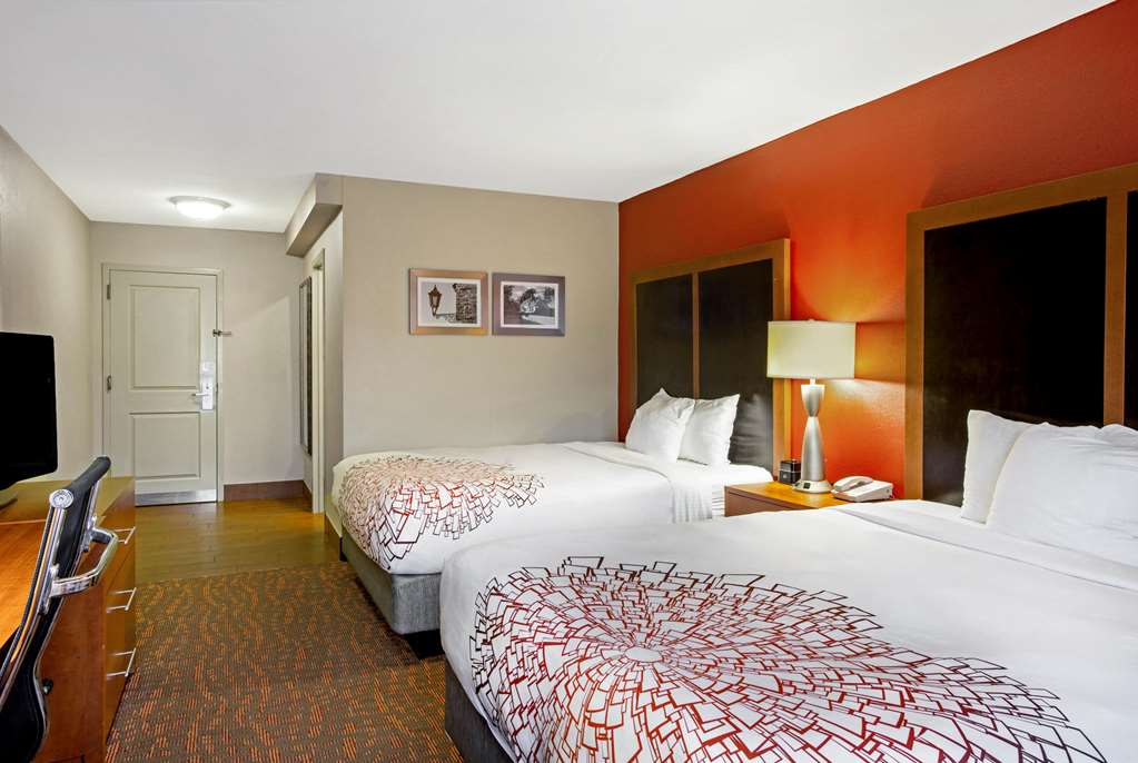 La Quinta Inn & Suites by Wyndham Williamsburg Historic Area - photo 17