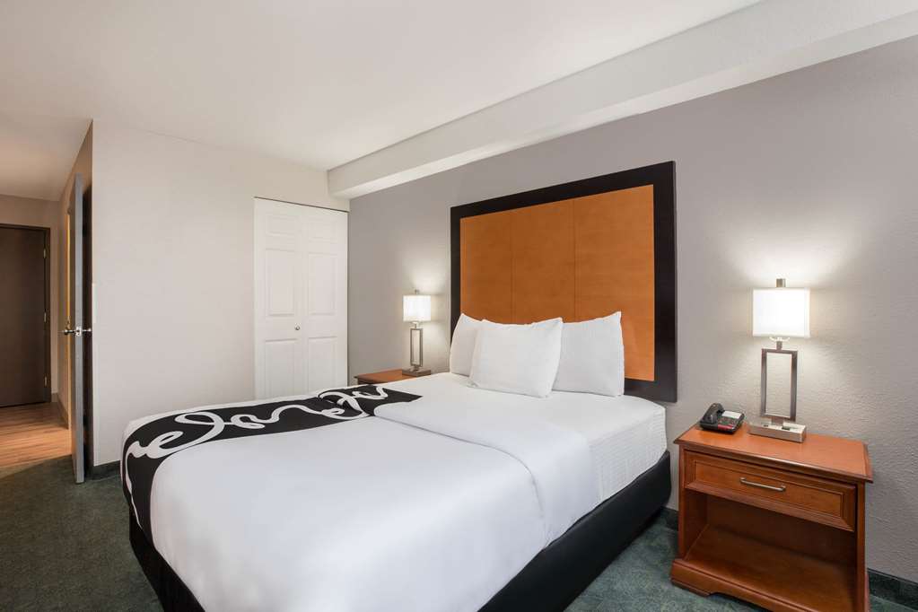 La Quinta Inn by Wyndham Everett - photo 18