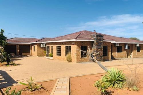 Rest and Work at Los Abrigos Villa in Molepolole — 4-Star Luxury Hotel in Molepolole, Botswana