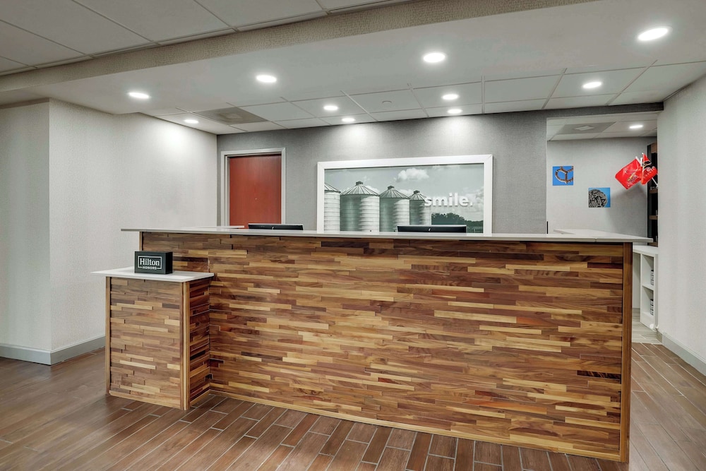 Hampton Inn & Suites St. Louis Edwardsville - photo 3