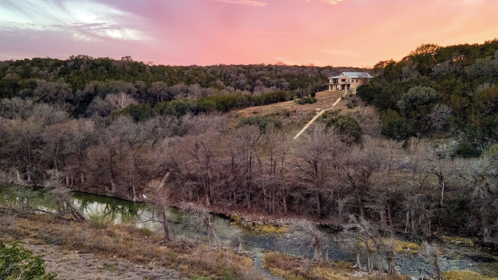 Sotol By Avantstay Direct River Access Views — Dripping Springs
