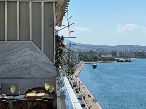 Zeusbnb Penthouse Sea View — 4-Star Luxury Hotel in Thessaloniki, Greece