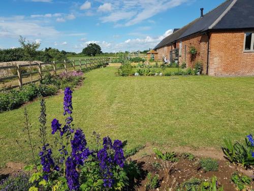 Sweet Meadow Lodge — 4-Star Luxury Hotel in Exeter, United Kingdom