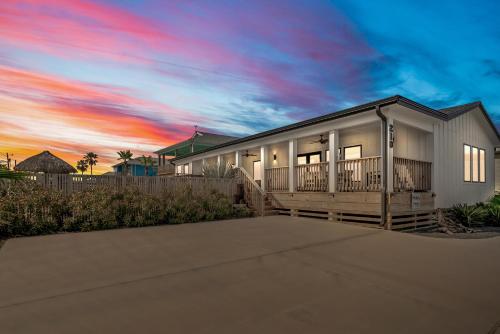 Crooked Cabin — 4-Star Luxury Hotel in Port Aransas, United States