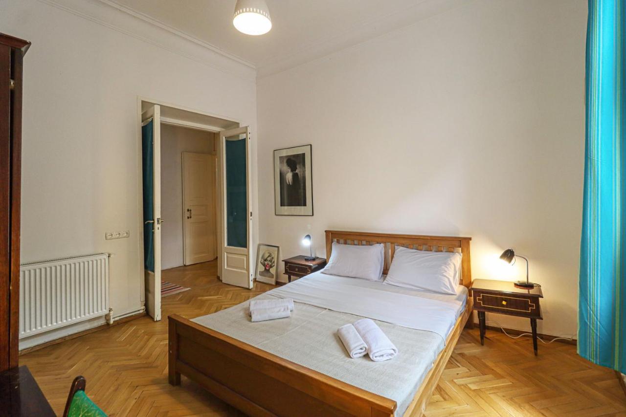 INOLA Sunny flat with balcony in central Tbilisi