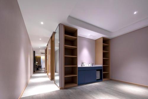Atour Hotel Wuhan Guanshan Avenue Guanggu Software Park — 4-Star Luxury Hotel in Wuhan, People's Republic of China