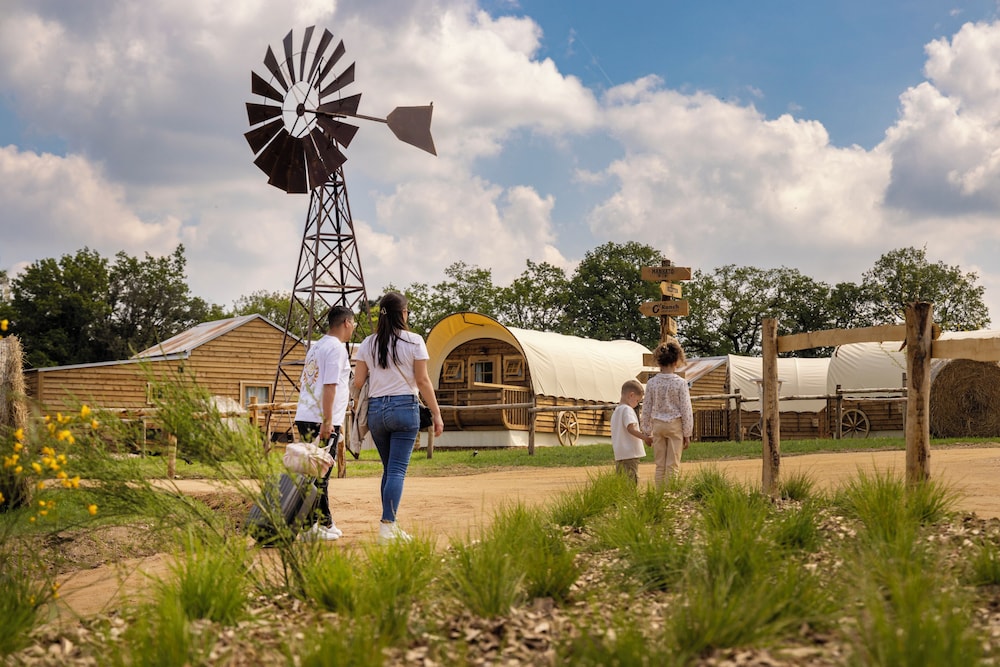O'tel Park - carbon neutral hotel in Unknown City